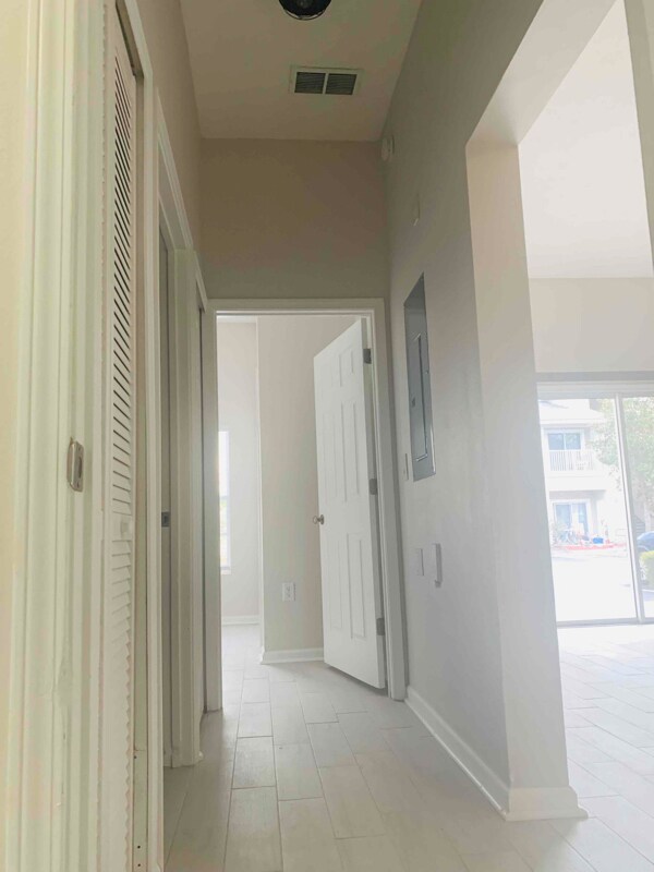 Foto del edificio - 7920 Merrill Rd