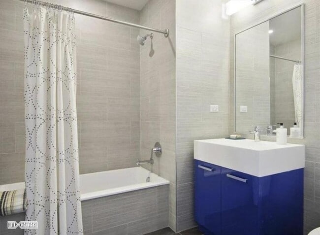Foto del edificio - 2 bedroom in LONG ISLAND CITY NY 11101