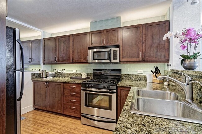 Building Photo - 530 K St