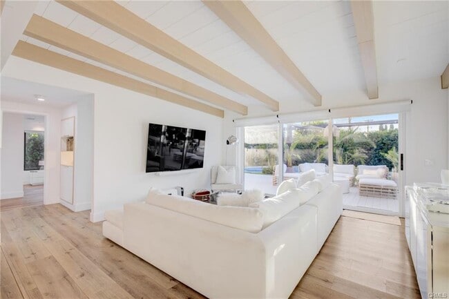 Foto del edificio - 8161 Encino Ave