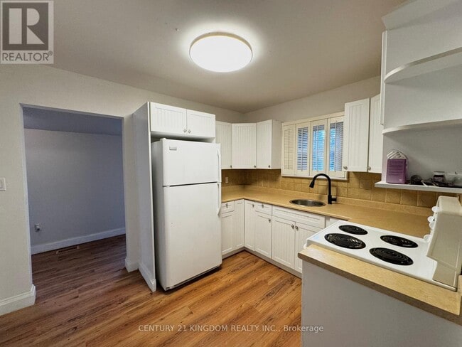 Building Photo - 208 Palmerston Ave