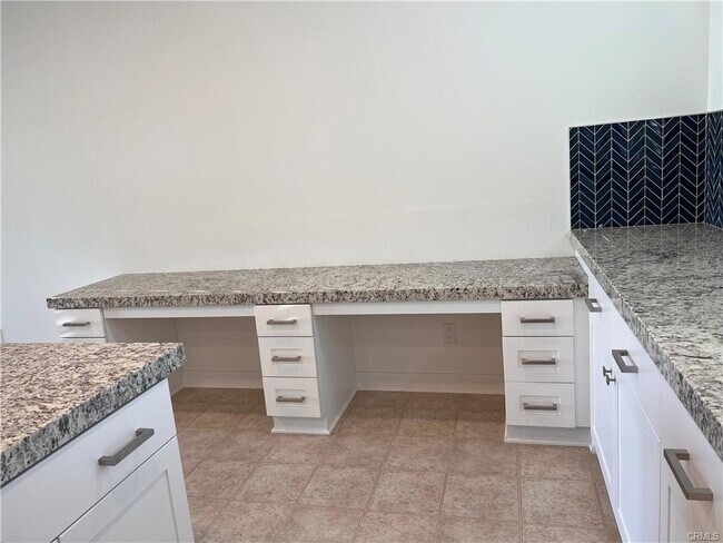 Building Photo - 26909 Pathfinder Ln