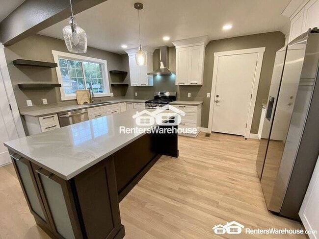 Building Photo - Gorgeous Updated 3 Bed 1 Bath Duplex!!! Utilities included in the Total Price are  Electricity, G...