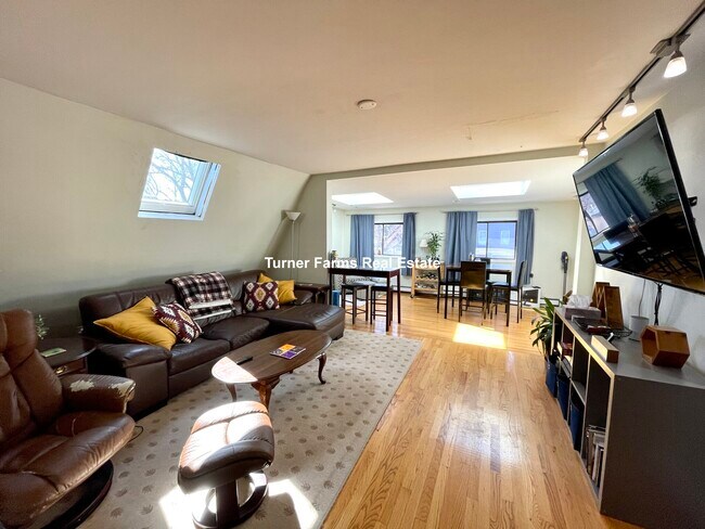 Foto del edificio - 10 Evergreen Ave