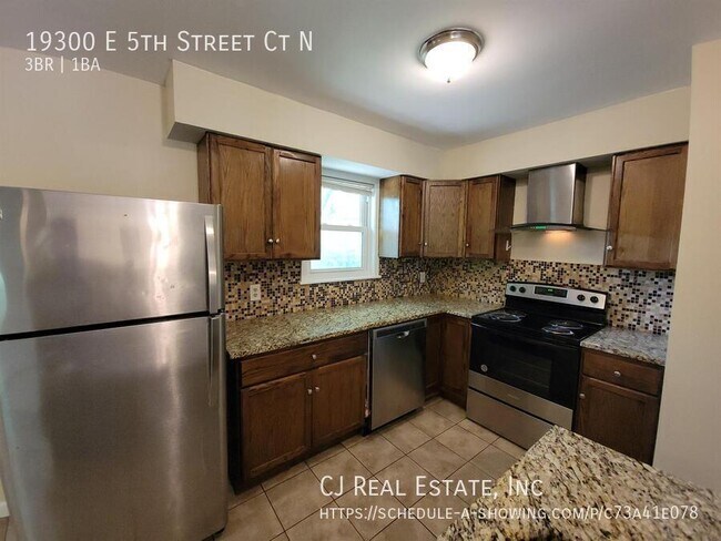 Foto del edificio - 19300 E 5th St N