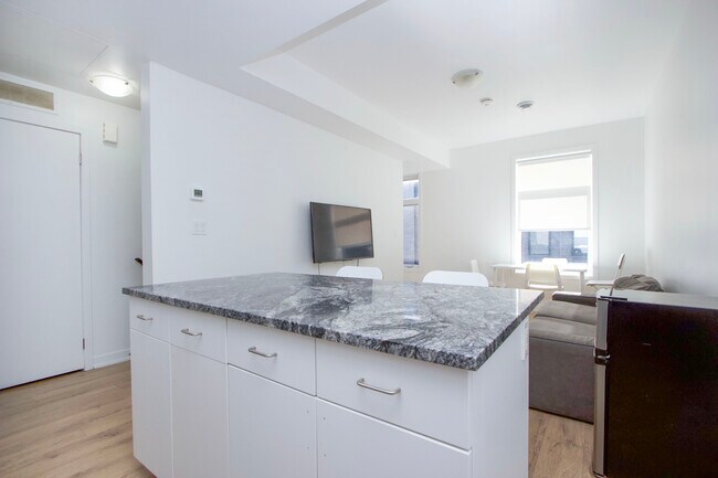 Photo du bâtiment - 1740 Simcoe St N