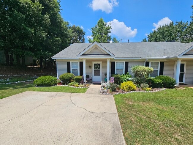 Building Photo - Super Cute 2/2 in Chapin