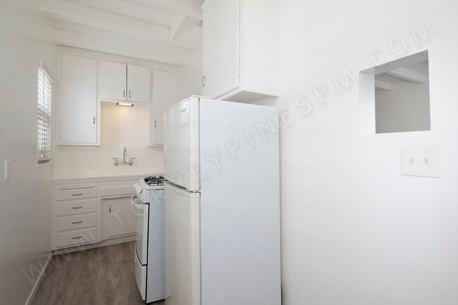 Building Photo - *OPEN HOUSE: 9/21 1-2PM* Studio in La Joll...