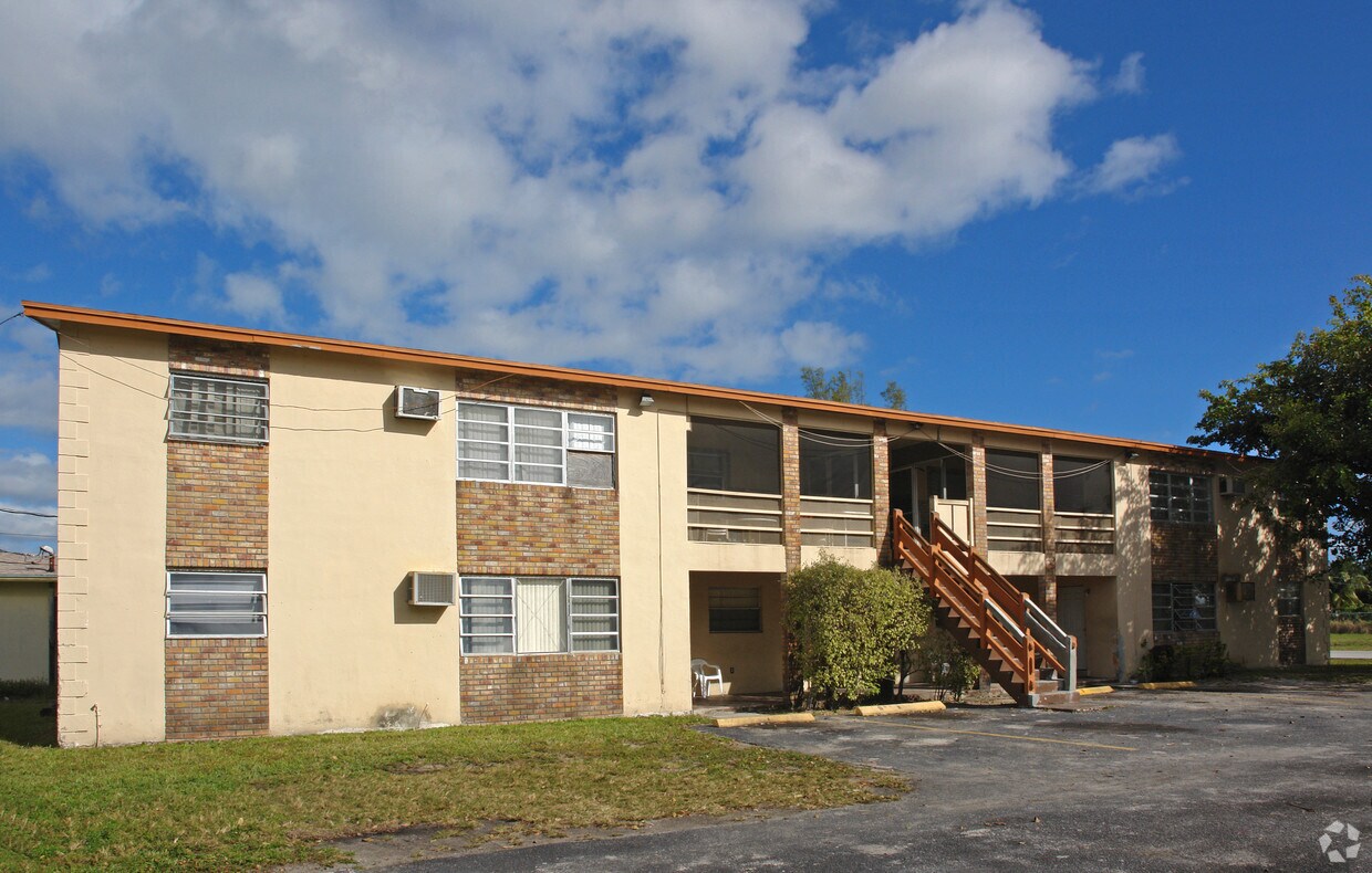 Primary Photo - 2635 20th Ave