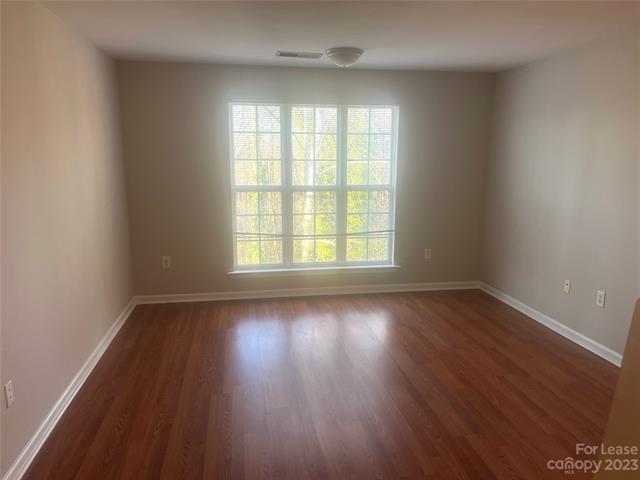 Foto del edificio - 9811 Campus Walk Ln