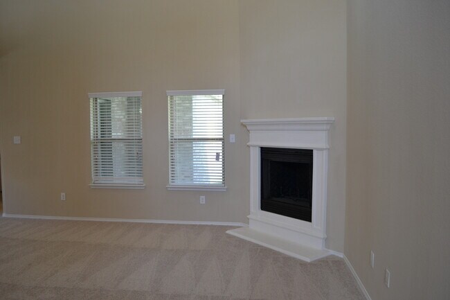 Foto del edificio - House for Lease in Heartland Area!