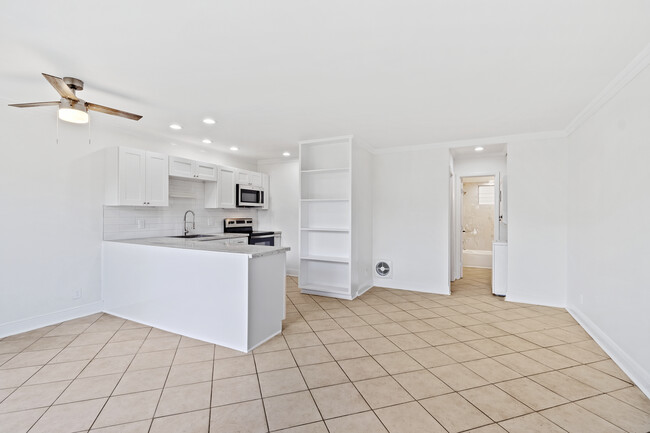 Building Photo - 810 Henry Clay Ave