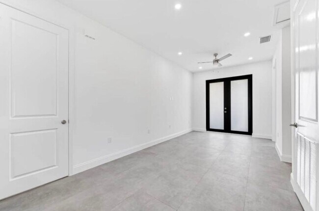 Foto del edificio - 11671 Pawley Ave