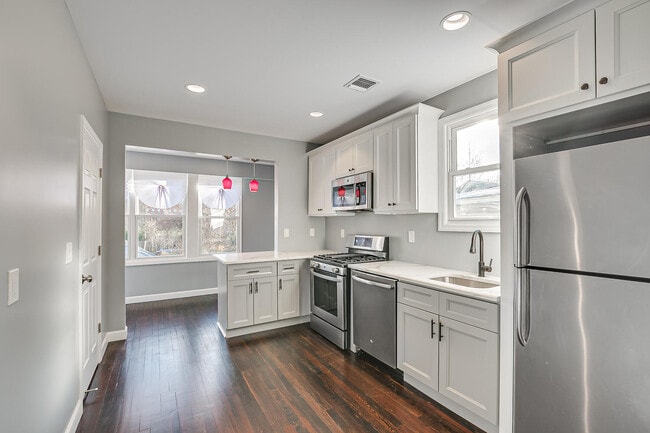kitchen - 214 Hamilton St
