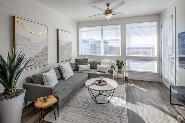 Interior Photo - High Line Pointe