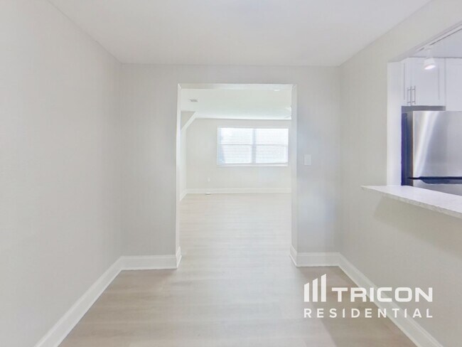 Foto del edificio - 14402 13th St