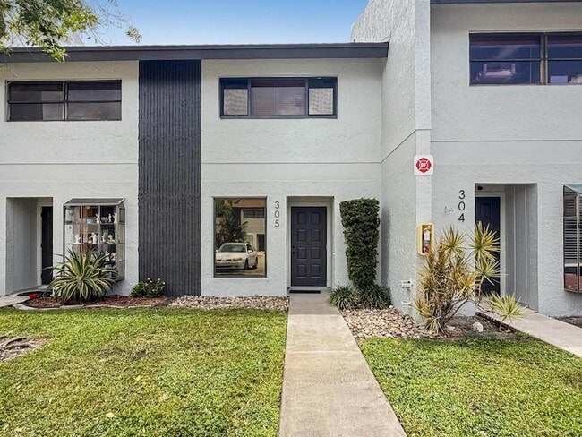 Photo - 2700 S Oakland Forest Dr Apartment