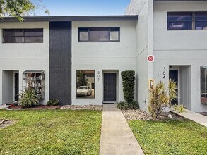 Building Photo - 2700 S Oakland Forest Dr