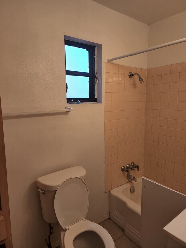 Foto del edificio - 1516 Carlisle Blvd SE