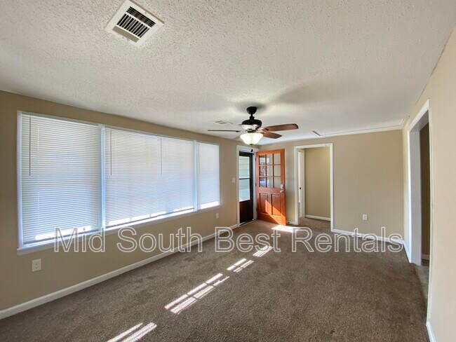 Foto del edificio - 818 Carver Ln