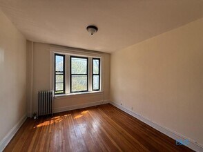 Building Photo - 166-25 89th Ave