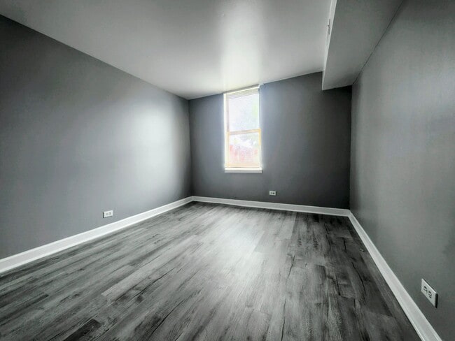 Building Photo - 1846 S Karlov Ave