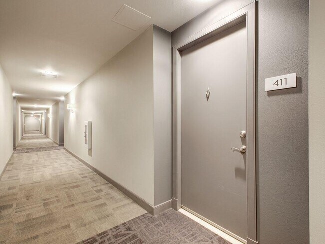 Building Photo - 54 Rainey St