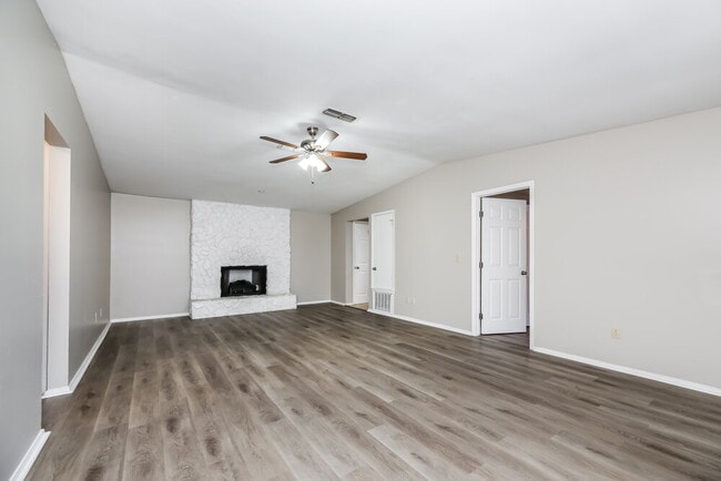 Building Photo - 1670 Mary Beth Dr