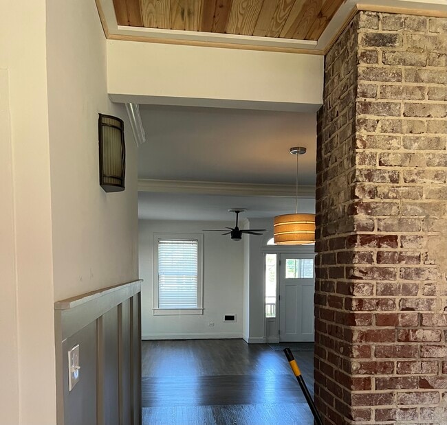 Building Photo - 631 9th Ct S