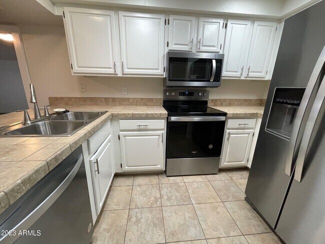 Foto del edificio - 2121 W Union Hills Dr