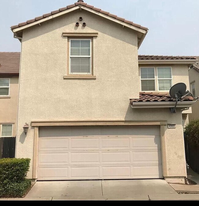 Building Photo - 4969 Kokomo Dr