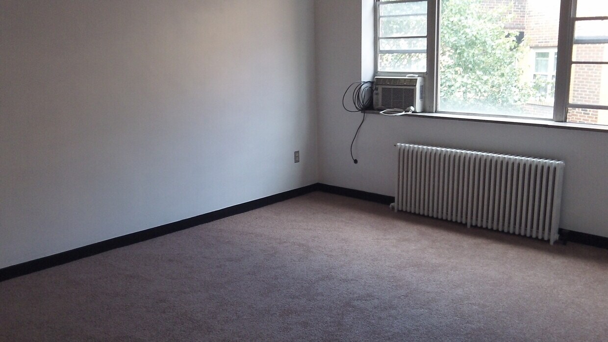 Foto principal - 5735 Ellsworth Ave