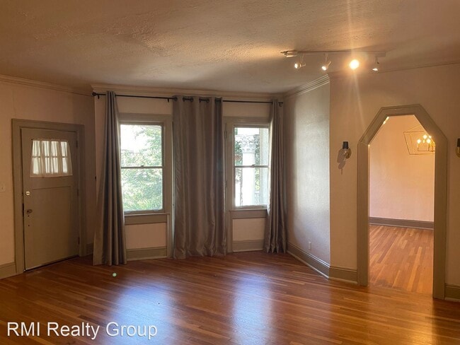 Building Photo - 2 br, 1.5 bath House - 3809 12th Court Sou...