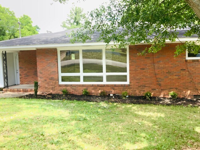 Building Photo - Coming Soon! Spacious 5 Bedroom 3 Bath Home