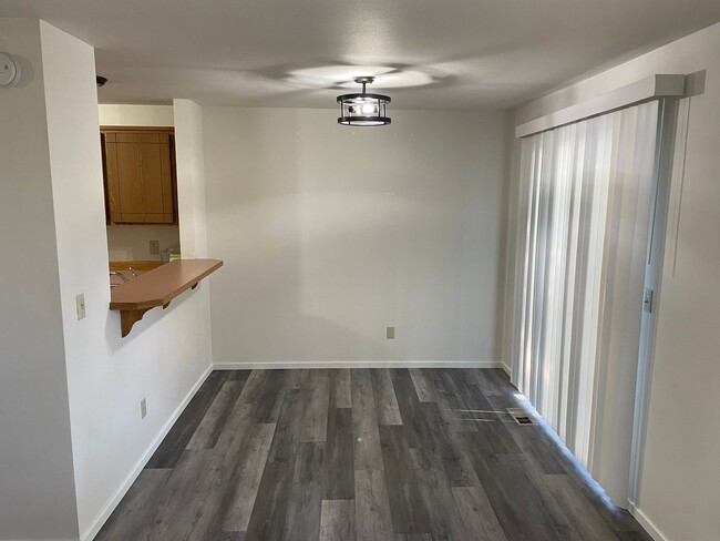 Building Photo - Kim (1025 SW Kaleeton Loop)