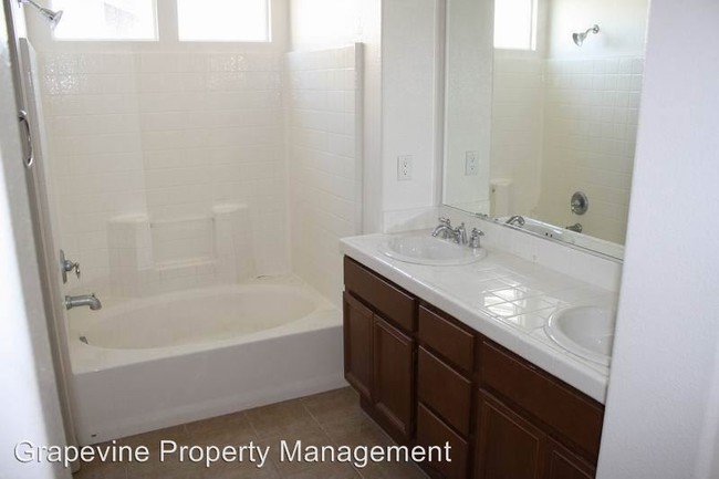 Foto del edificio - 35814 Crickhowell Ave