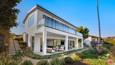 Building Photo - 6656 Dume Dr