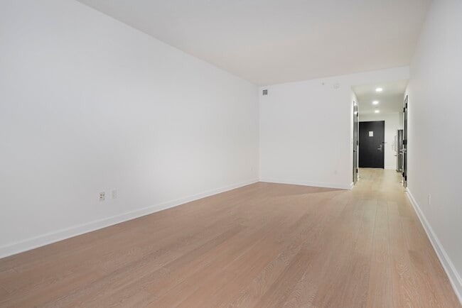 Building Photo - 249 W 60th St