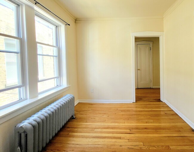 Foto del edificio - 3406 W Berteau Ave