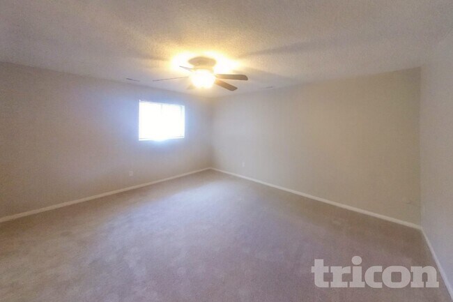 Foto del edificio - 2286 Farnsworth Dr