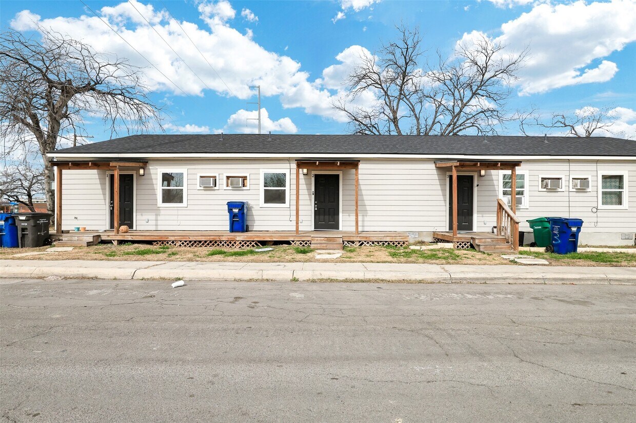 Foto principal - 438 S San Joaquin Ave