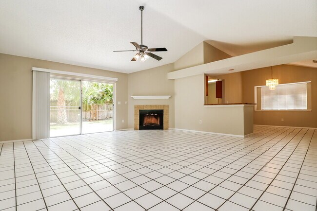 Foto del edificio - 2024 Shadow Pine Dr
