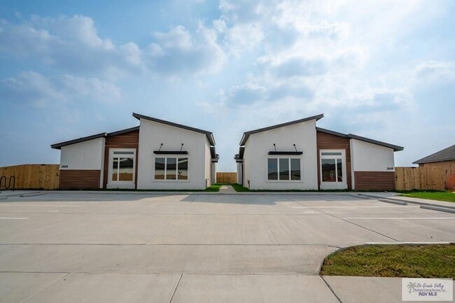 Building Photo - 3604 Hidalgo Cir