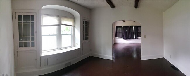 Building Photo - 890 Bye St