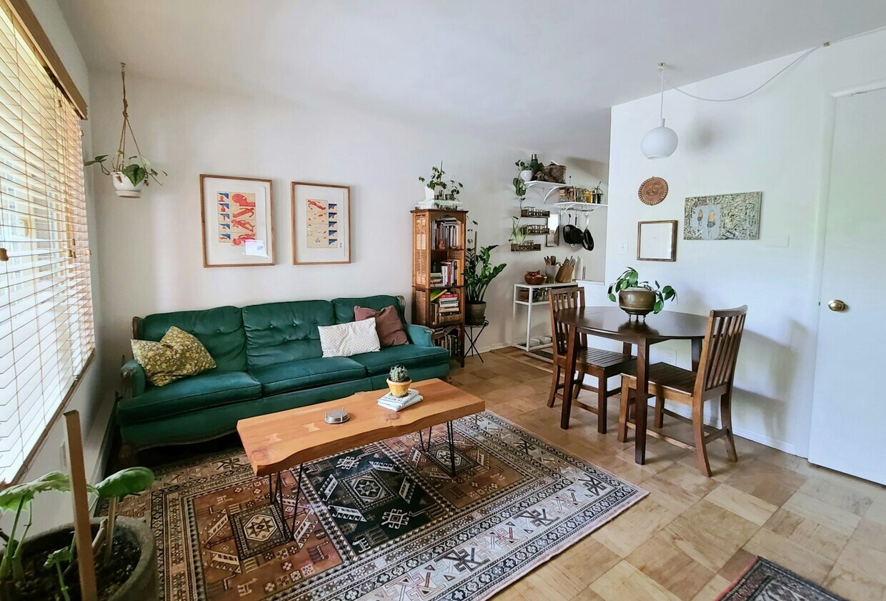 Primary Photo - 900 E Prospect St