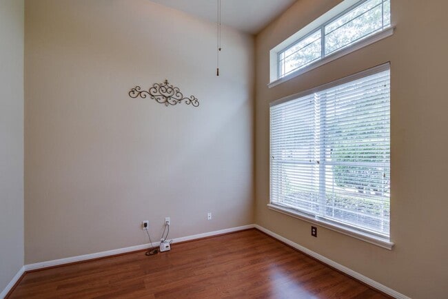 Building Photo - 1224 Willowbrook Dr