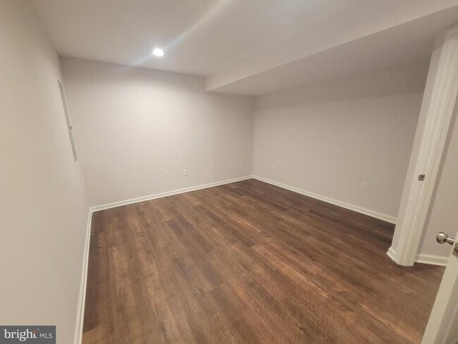 Foto del edificio - 328 W 11th St