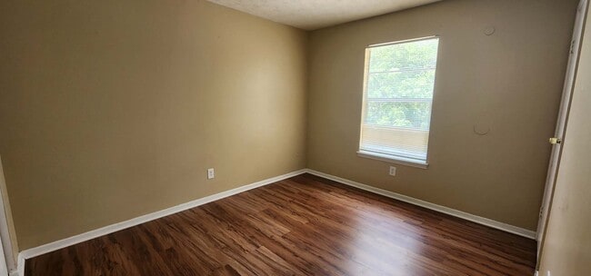 Building Photo - 1135 Caliente Dr