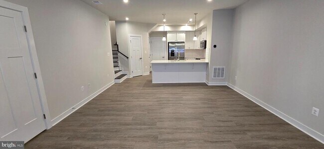 Building Photo - 2542 -A Verona Pl