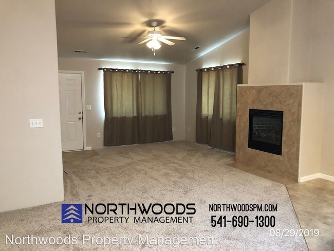 Foto del edificio - 3 br, 2 bath House - 2378 Corona Ave.